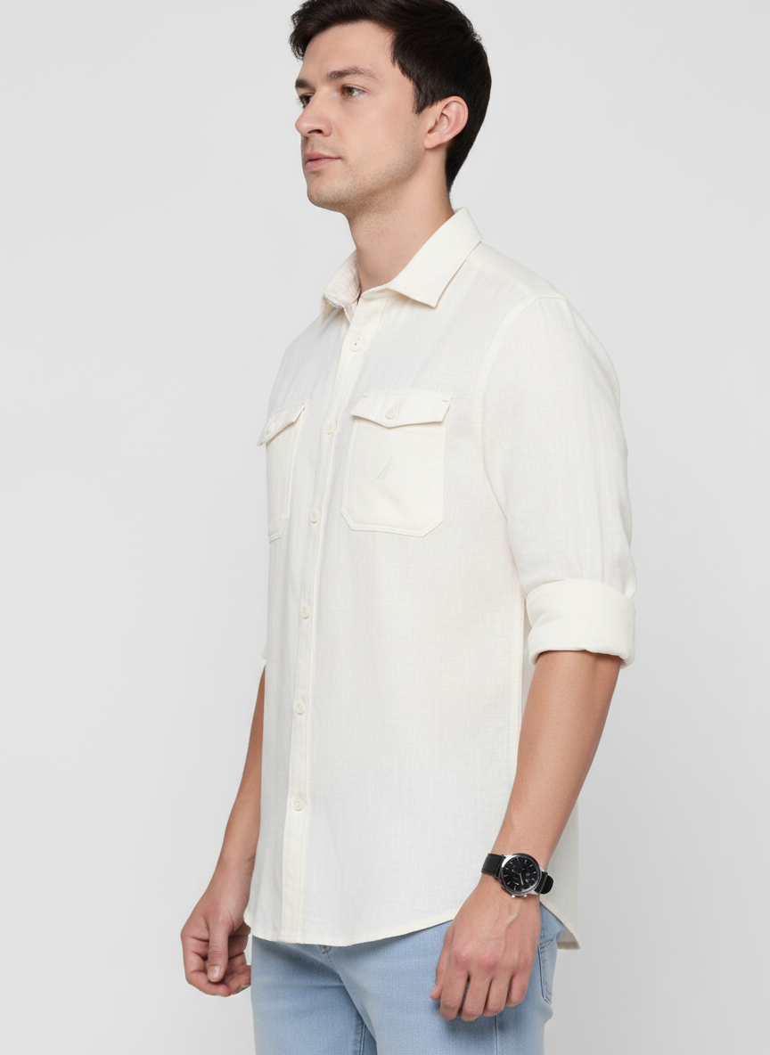 Camisa abotonada con bolsillos en el pecho