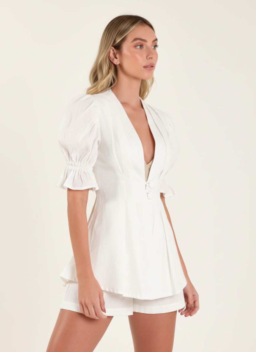 Conjunto de top con escote pronunciado y manga fruncida y shorts
