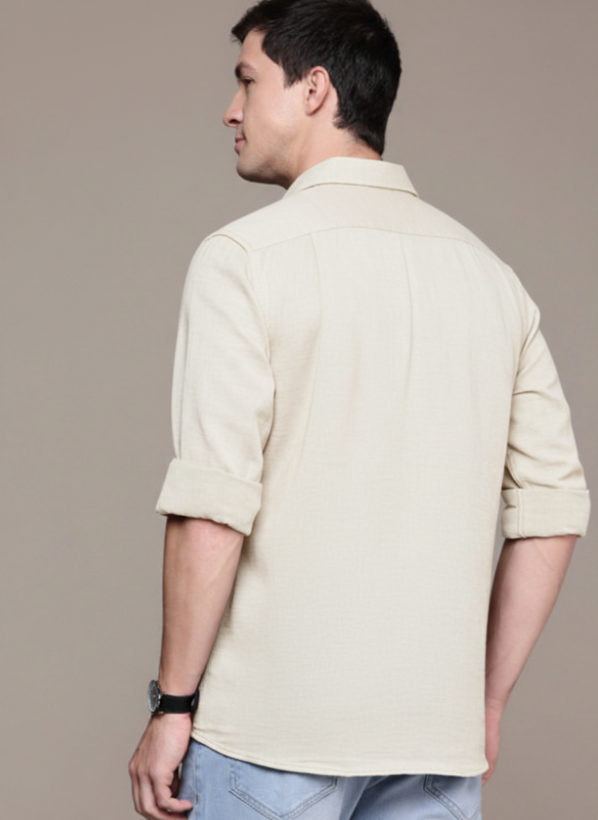 Camisa abotonada con bolsillos en el pecho
