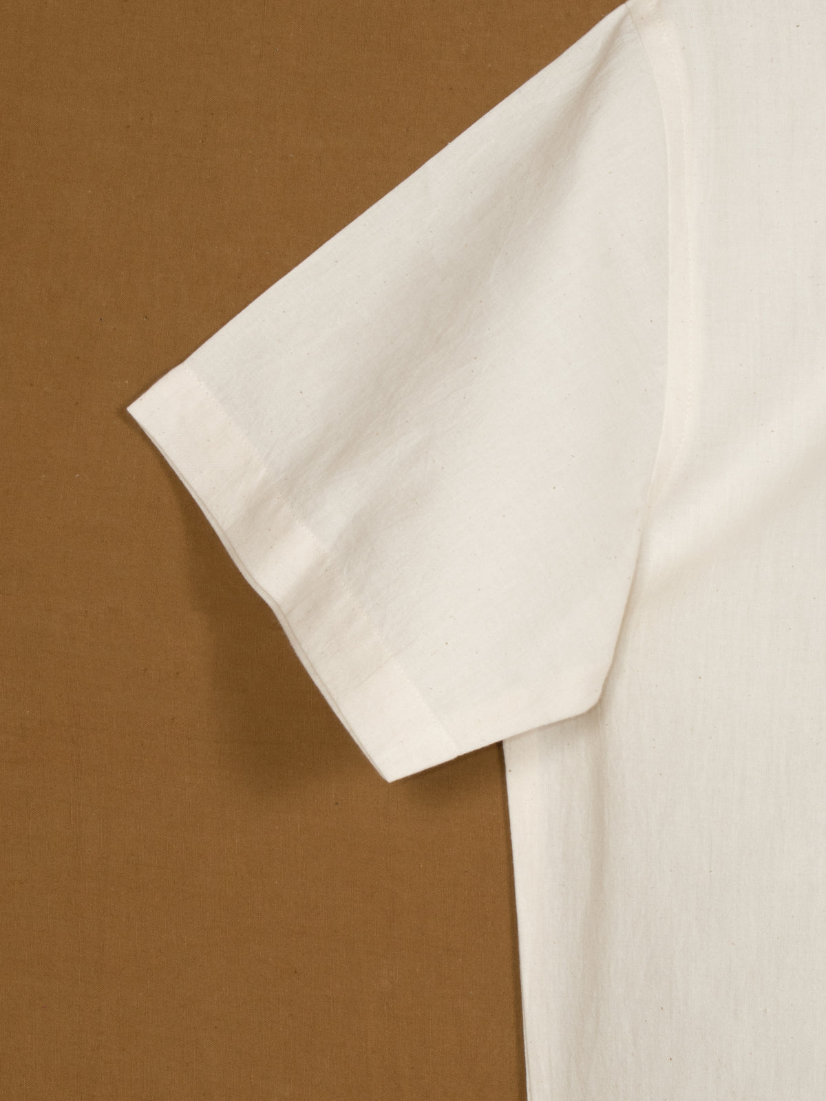Polo con cuello y tapeta popover